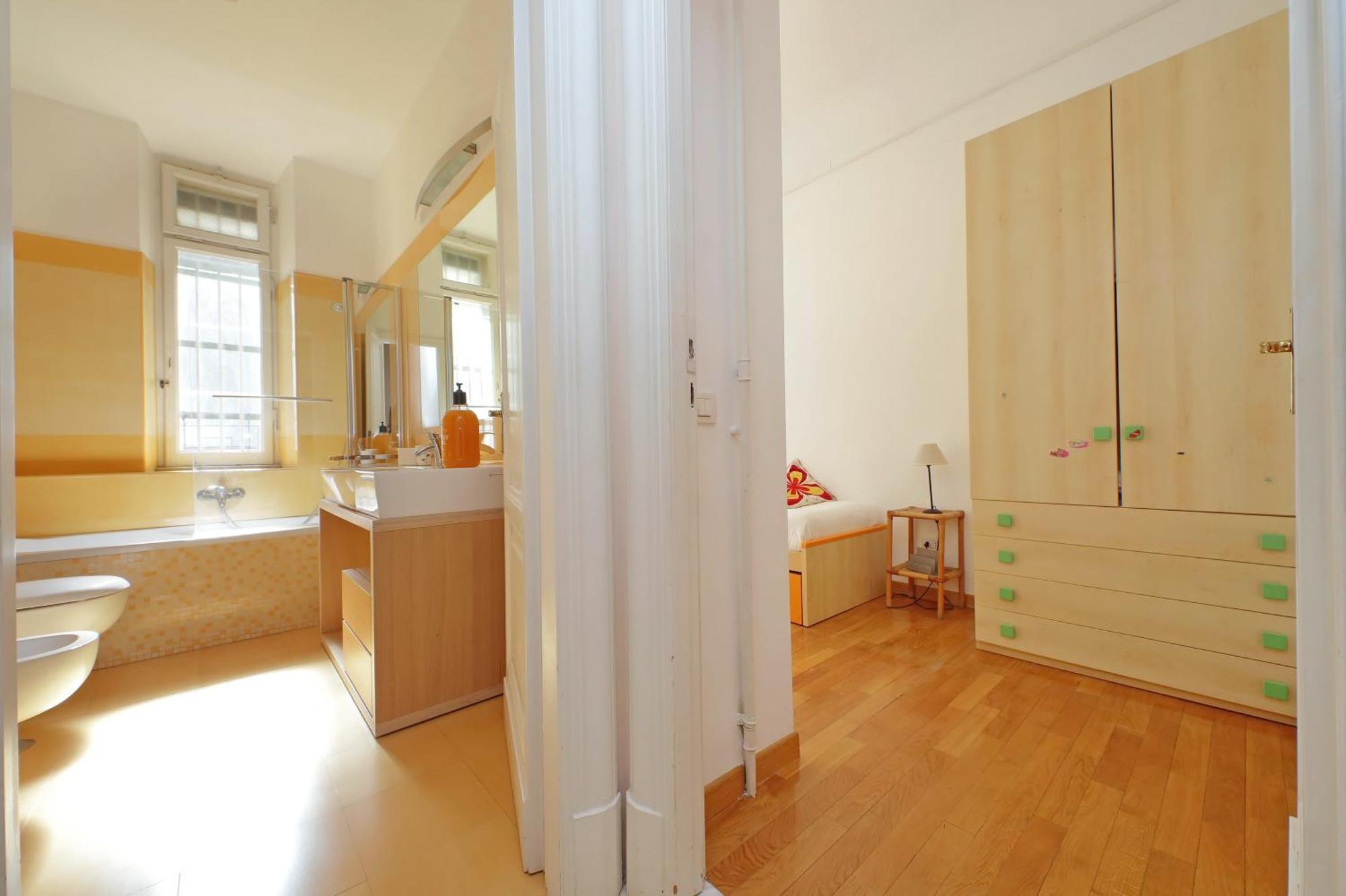 At The Vatican Ottaviano 2 Bedrooms 2 Baths Apartment Rom